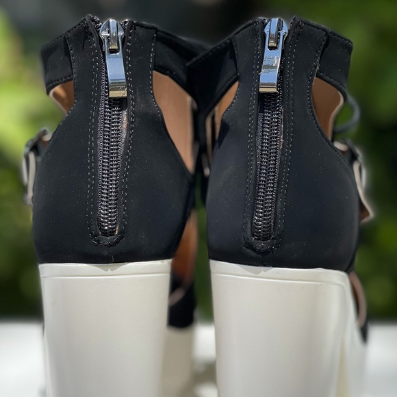 Qupid CRANK Black Lace Up Lug Sole Ultra Platform Bootie Heel Sandals - Picture 9 of 11